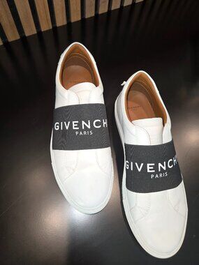 GIVENCHY SNEAKER